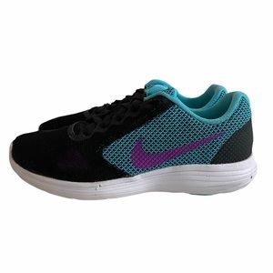 Nike Revolution 3 Sneakers